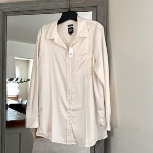 Gap, M, ivory satin button up loose fit dress shirt, wardrobe staple!  NWT!!